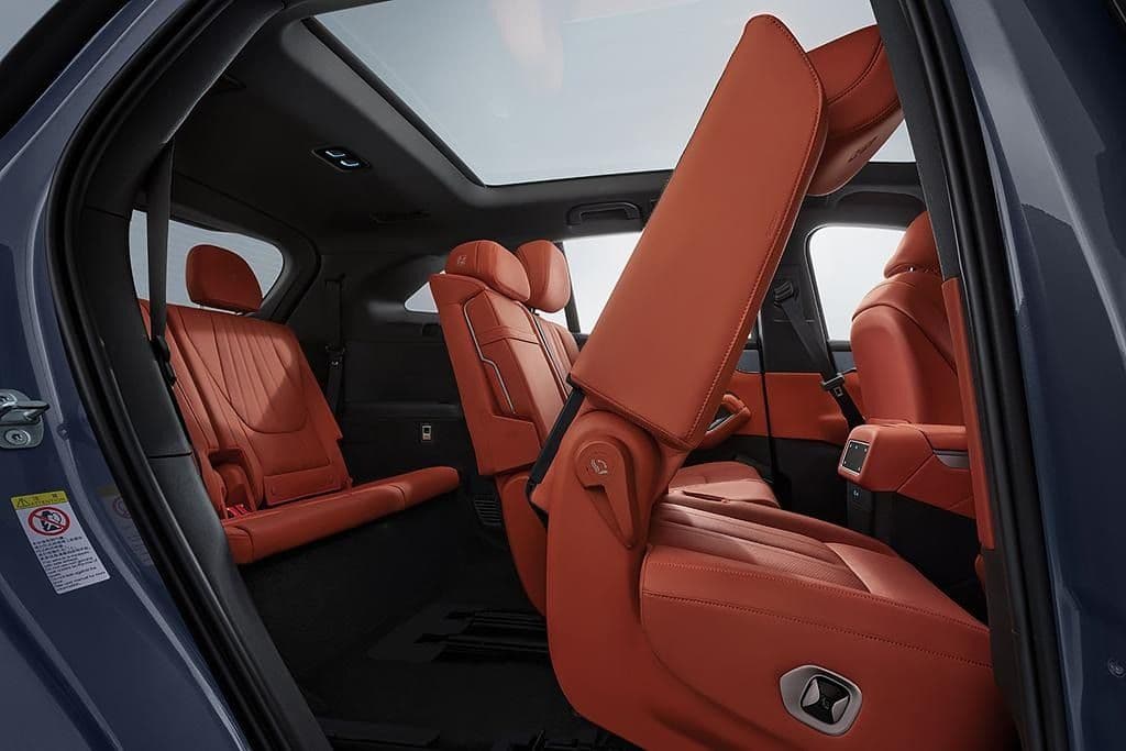 BYD SEALION 8 third row seating and cargo space BYD SEALION 8 third row seating and cargo space