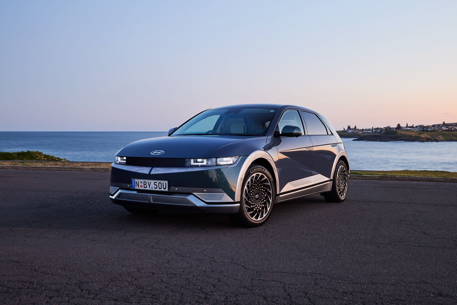 Hyundai Ioniq 5 Digital Teal-Green exterior in sunset Hyundai Ioniq 5 Digital Teal-Green exterior in sunset