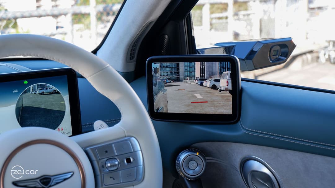 Genesis GV60 AWD blind spot view camera and digital side mirror display Genesis GV60 AWD blind spot view camera and digital side mirror display