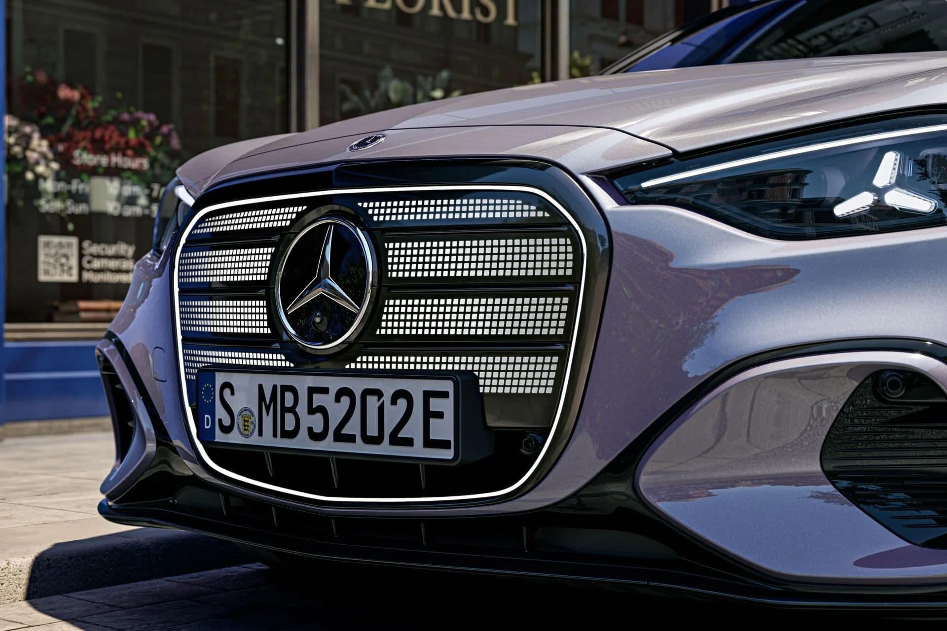 Illuminated grille of the Mercedes-Benz C-Class electric Illuminated grille of the Mercedes-Benz C-Class electric