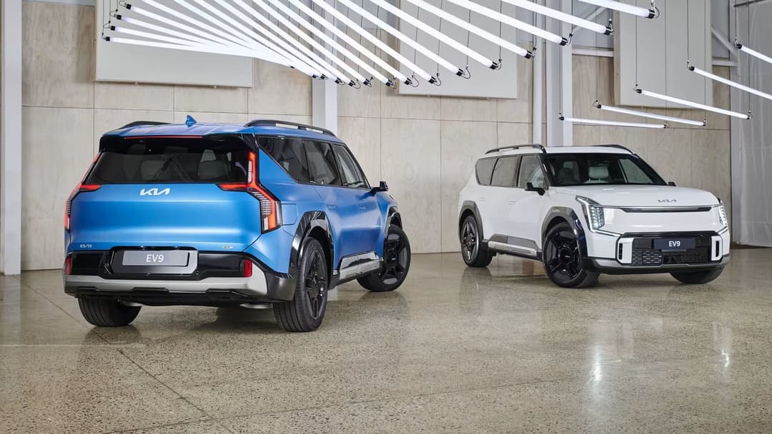 Kia EV9 exterior blue and white Kia EV9 exterior blue and white