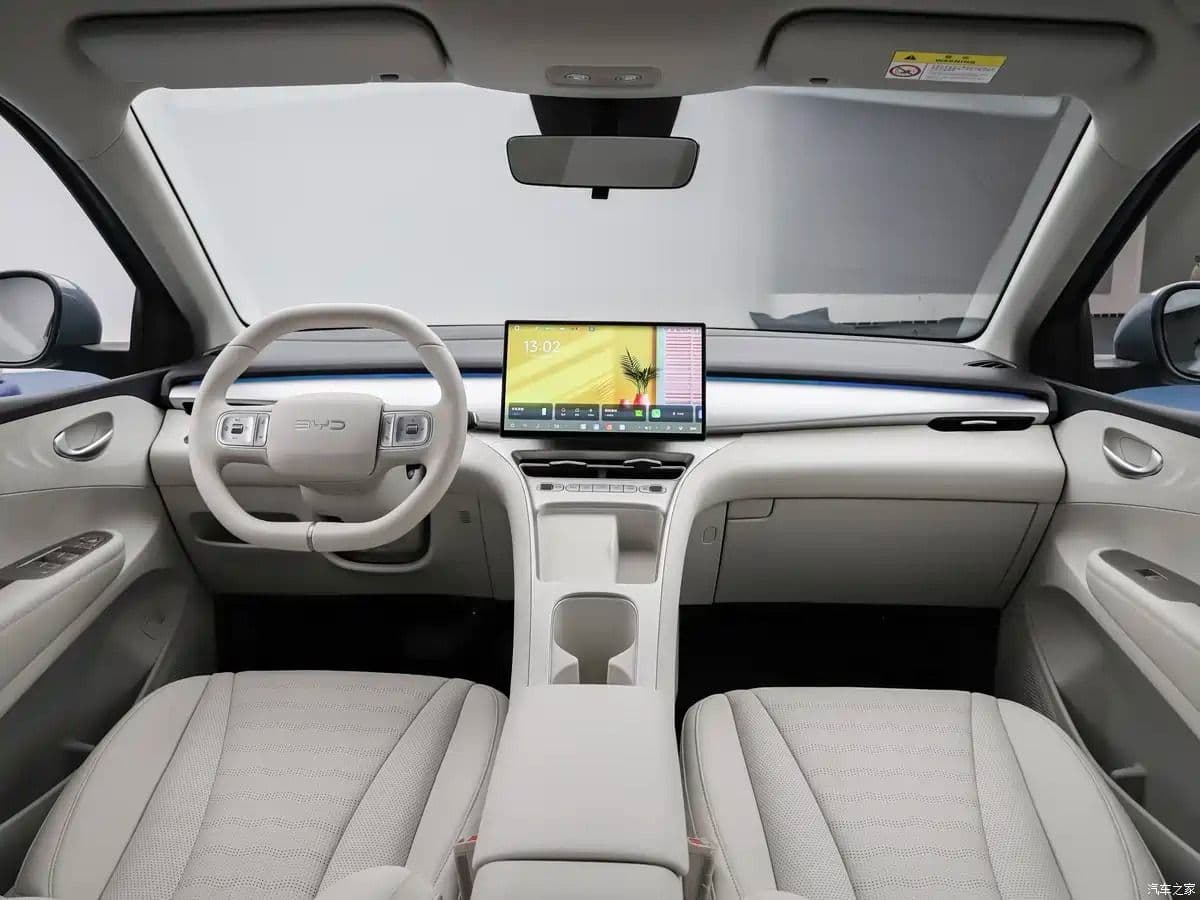 Dashboard and 15.6-inch display in the second-generation BYD Seagull Dashboard and 15.6-inch display in the second-generation BYD Seagull
