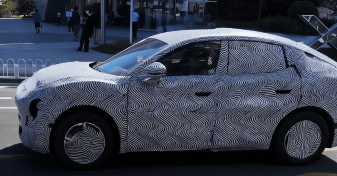 Xpeng Mona SUV rear three-quarter view showing fastback roofline and elevated ground clearance Xpeng Mona SUV rear three-quarter view showing fastback roofline and elevated ground clearance