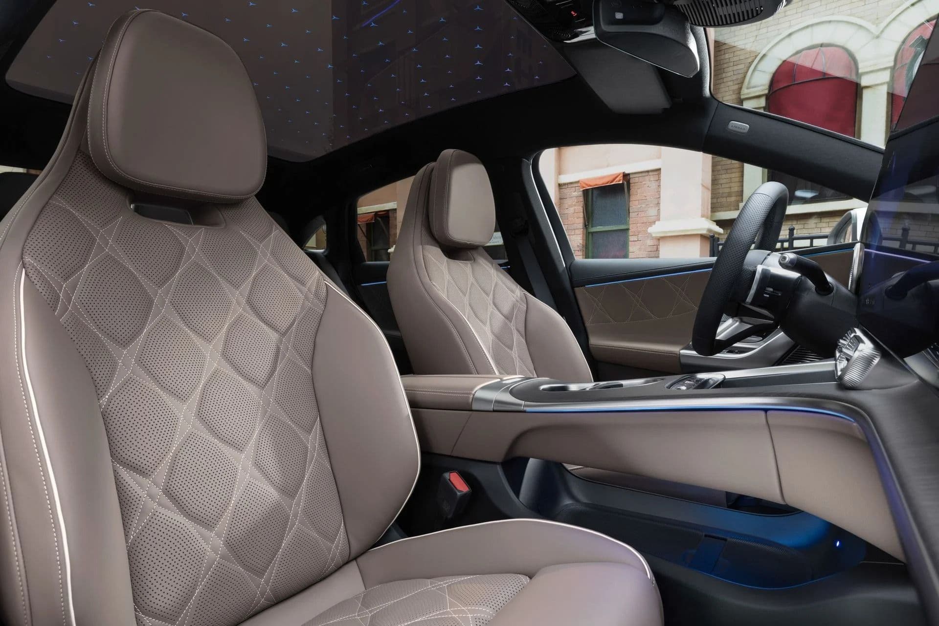 Front seats and interior of the Mercedes-Benz C-Class electric Front seats and interior of the Mercedes-Benz C-Class electric
