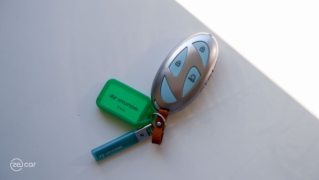 Hyundai Ioniq 6 headlights and key