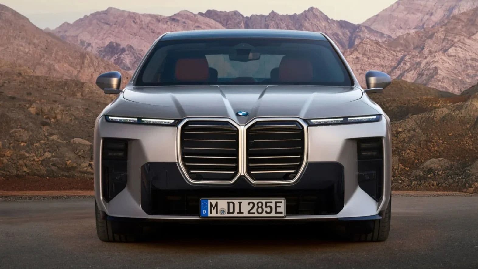 BMW i7 front profile BMW i7 front profile