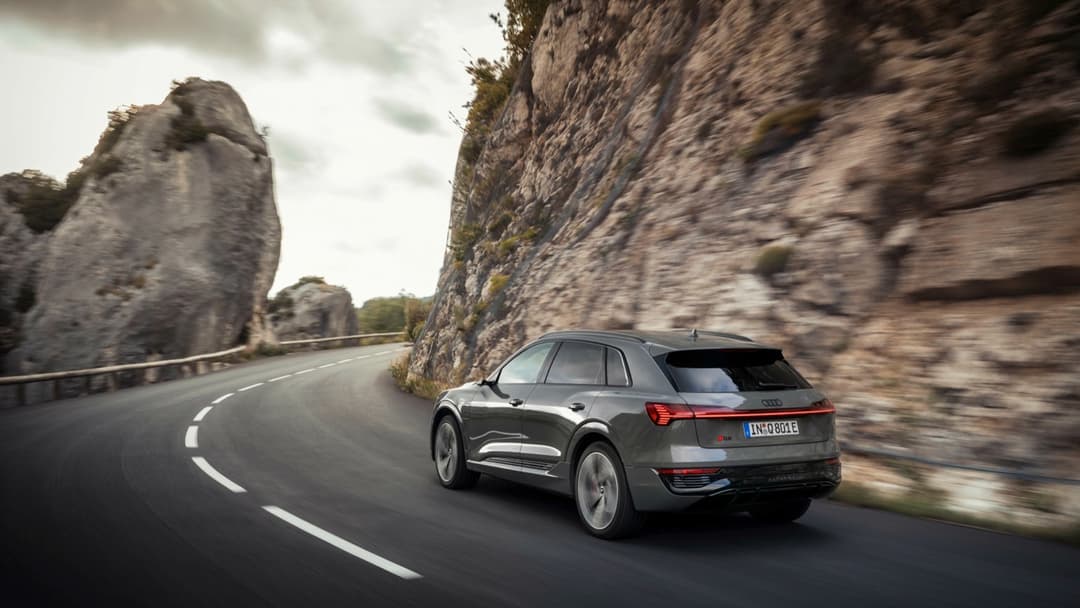 Audi Q8 e-tron 55 e-quattro Audi Q8 e-tron 55 e-quattro