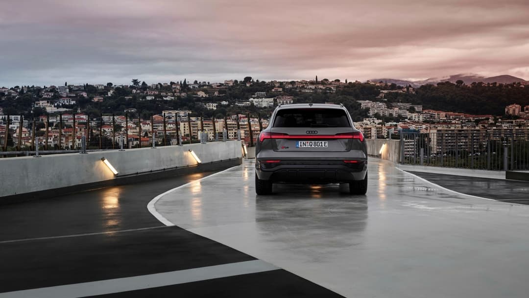 Audi Q8 e-tron 55 e-quattro Audi Q8 e-tron 55 e-quattro