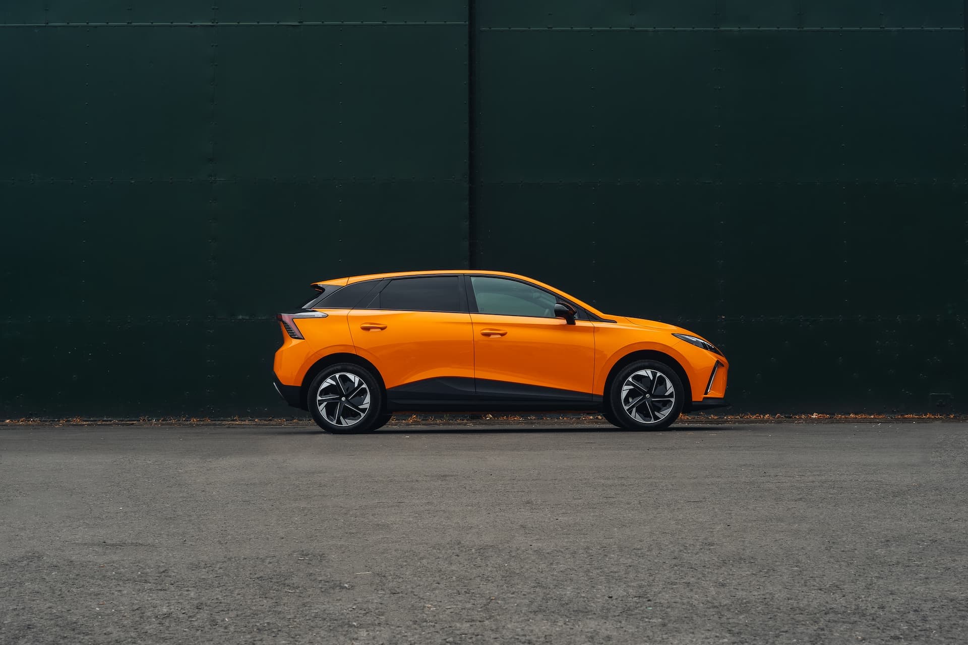 2023 MG4 price and specs: Affordable electric hatch gets cheaper ...